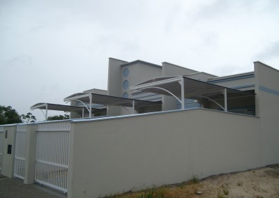 Toldo de cobertura em lona forrada