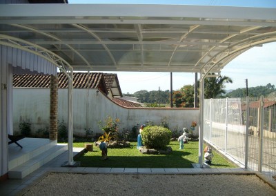 Toldo de policarbonato e ferro para garagem